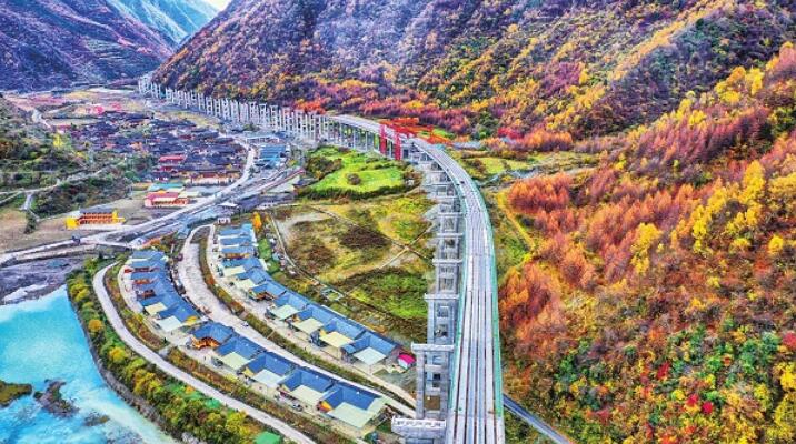 中邦交传递：：：九绵高速公路厄哩村大桥正在加紧建设中（图片新闻）